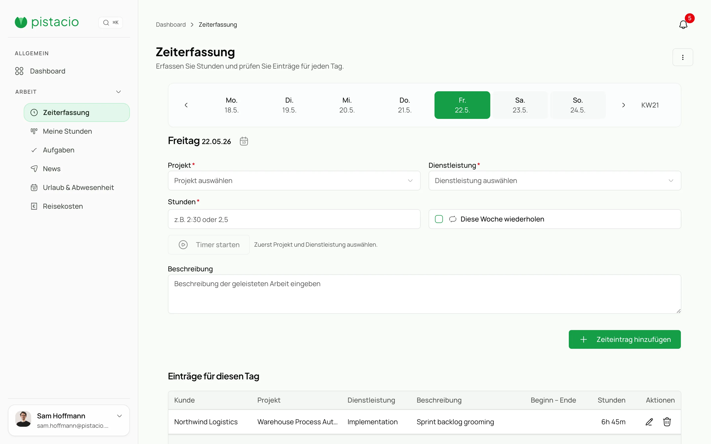Zeiteintrag mit Projektauswahl, Dauer und Notiz.