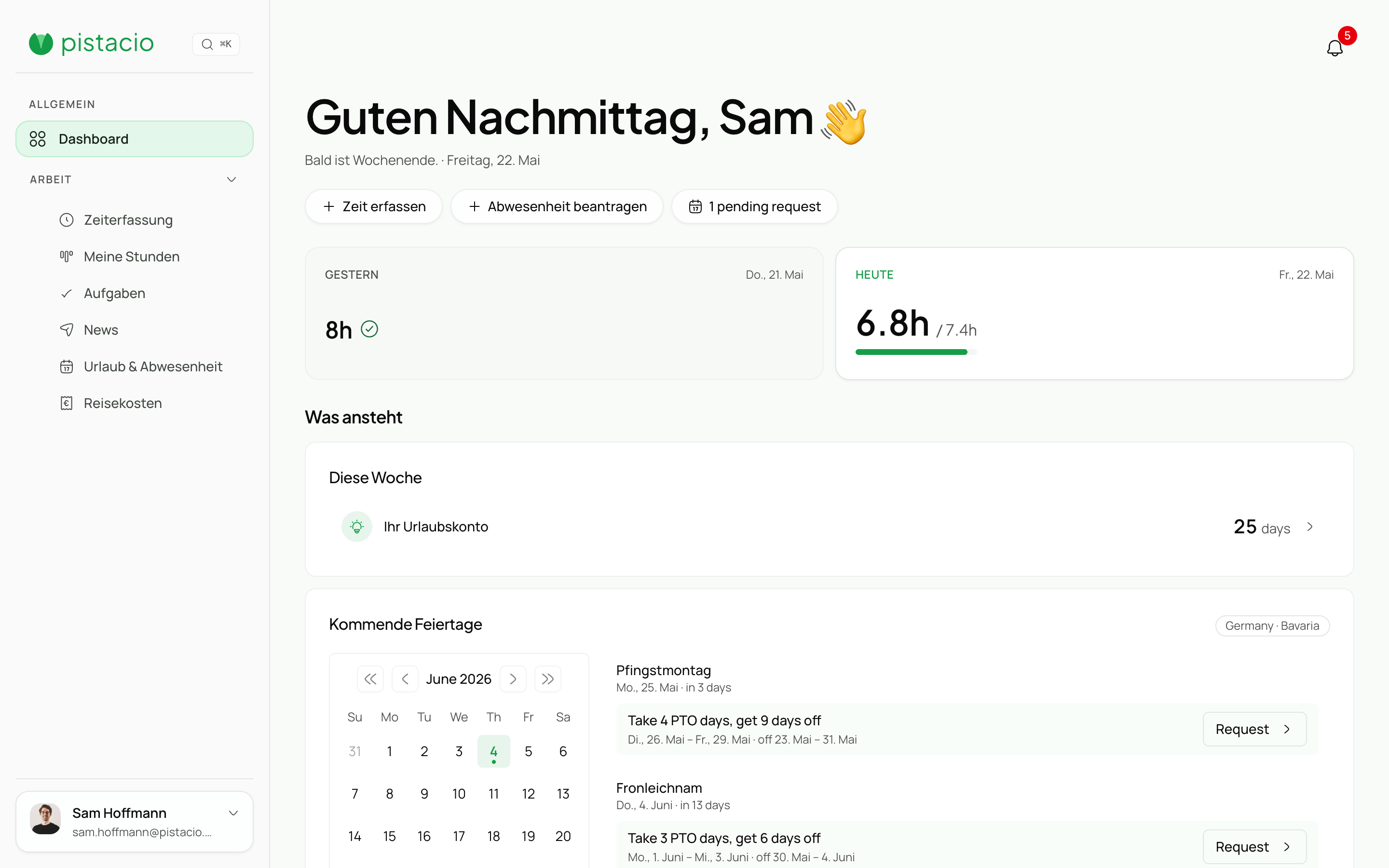 Mitarbeiteransicht mit Profil, Rollen und Berechtigungen.